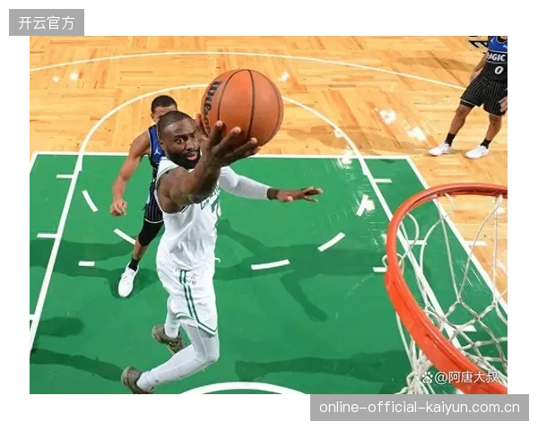 波士顿凯尔特人单场命中29记三分球，追平NBA历史纪录，展现了恐怖的外线投射能力